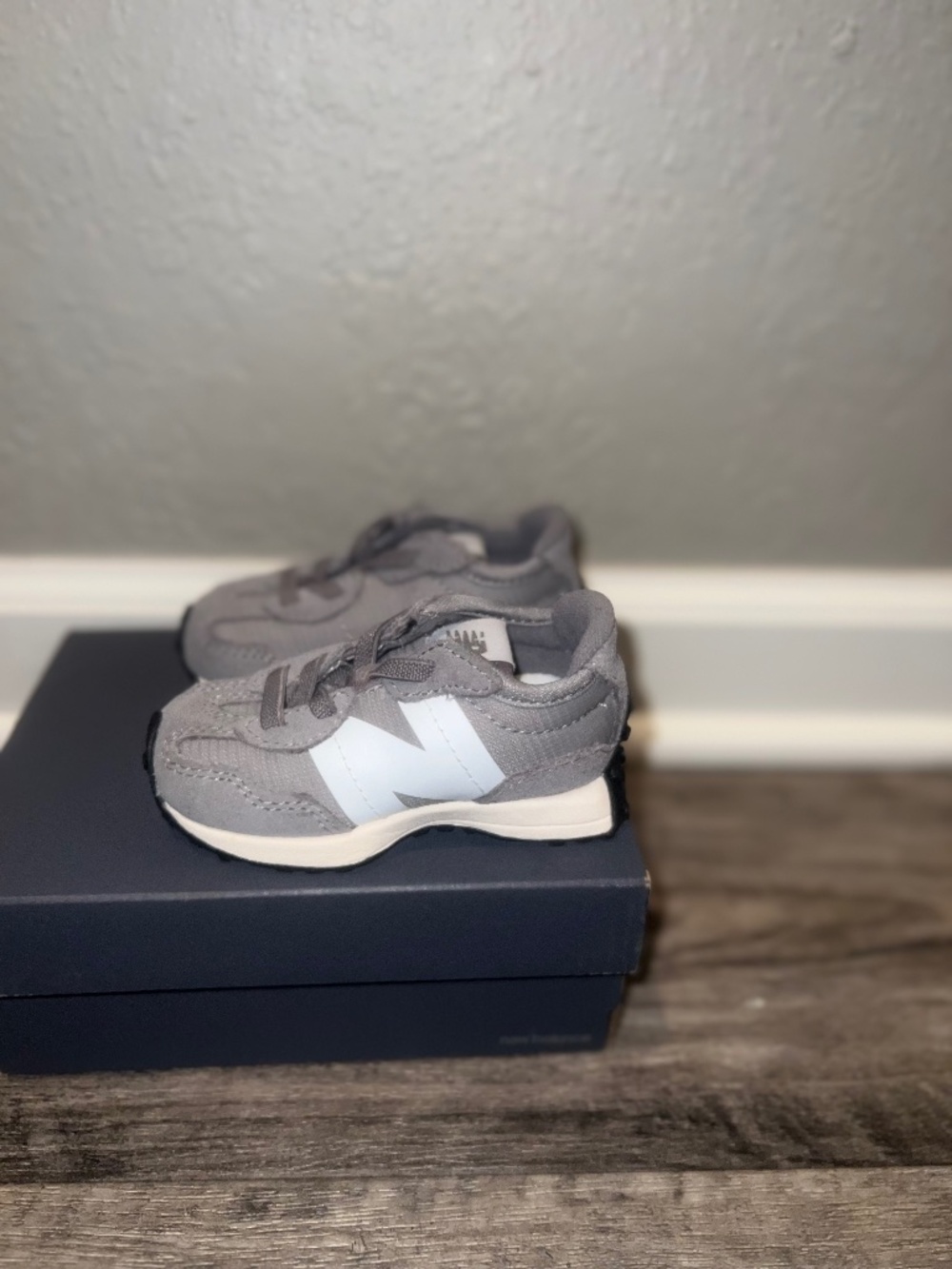 New Balance shoes 4c